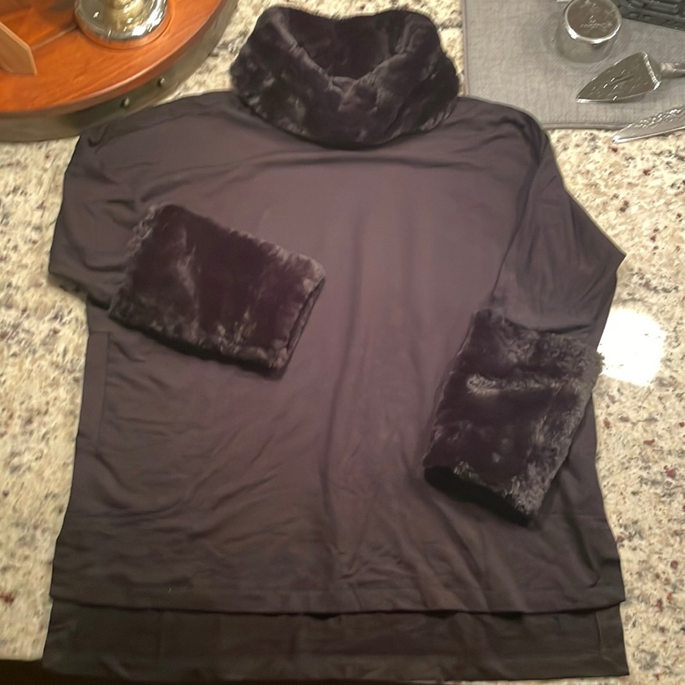 Gently used CAPONE Faux fur cowl neck tunic